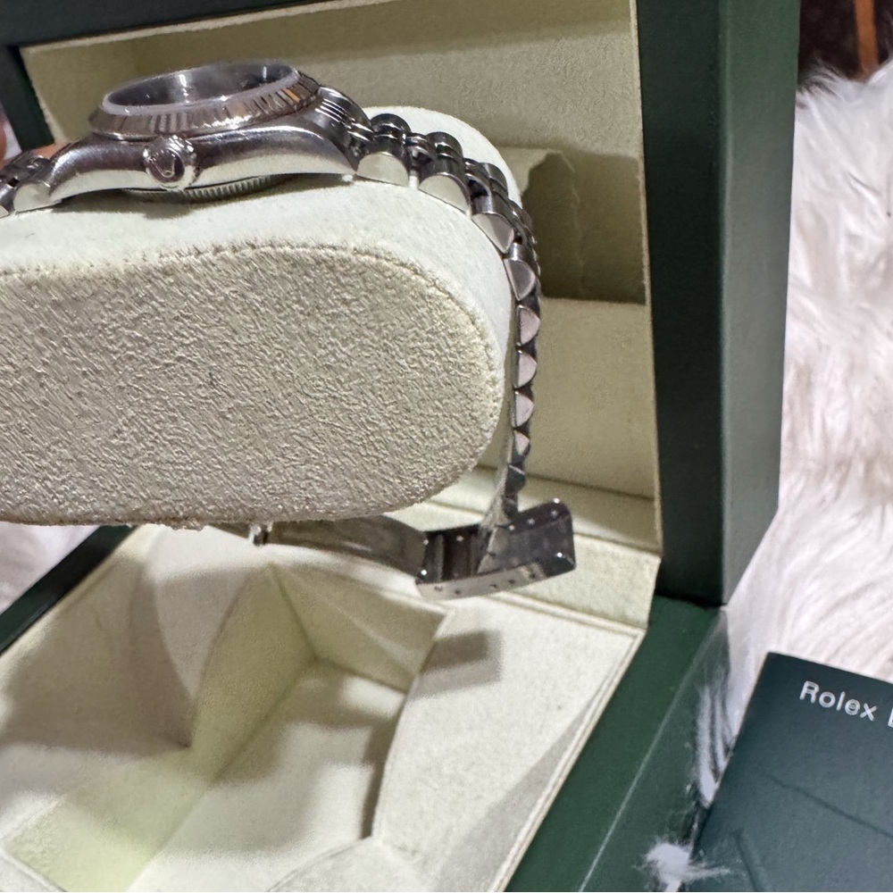 Rolex Oyster Perpetual Featuring a Jubilee Bracelet With Black Dial - Picture 6 of 10